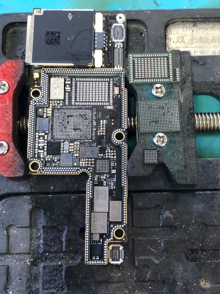 Ремонт iPhone X не работает сенсор в Мурманске